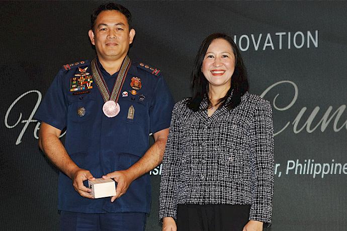 PCOL Cunanan (left) receiving the award from Guest of Honor Quezon City Mayor Joy Belmonte (right)